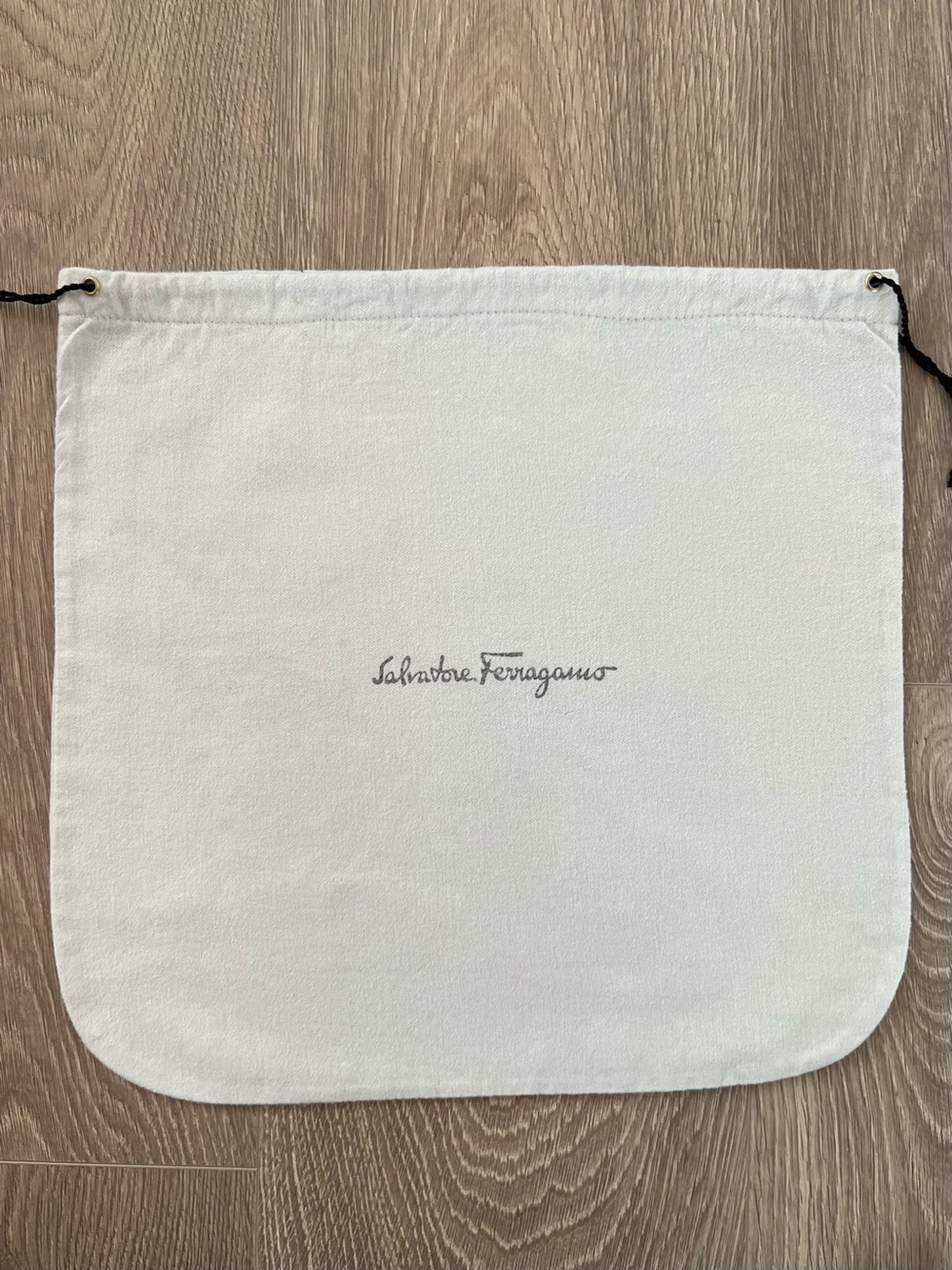 Ferragamo dust bag (C832)